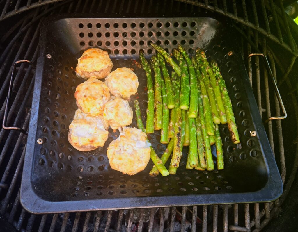 2 ways I cook in the Summer without turning on the oven 4 mushrooms and asparagus on the grill